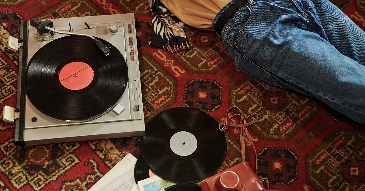 Are Vinyl Data and CDs Dangerous For the Setting? Let’s Focus on